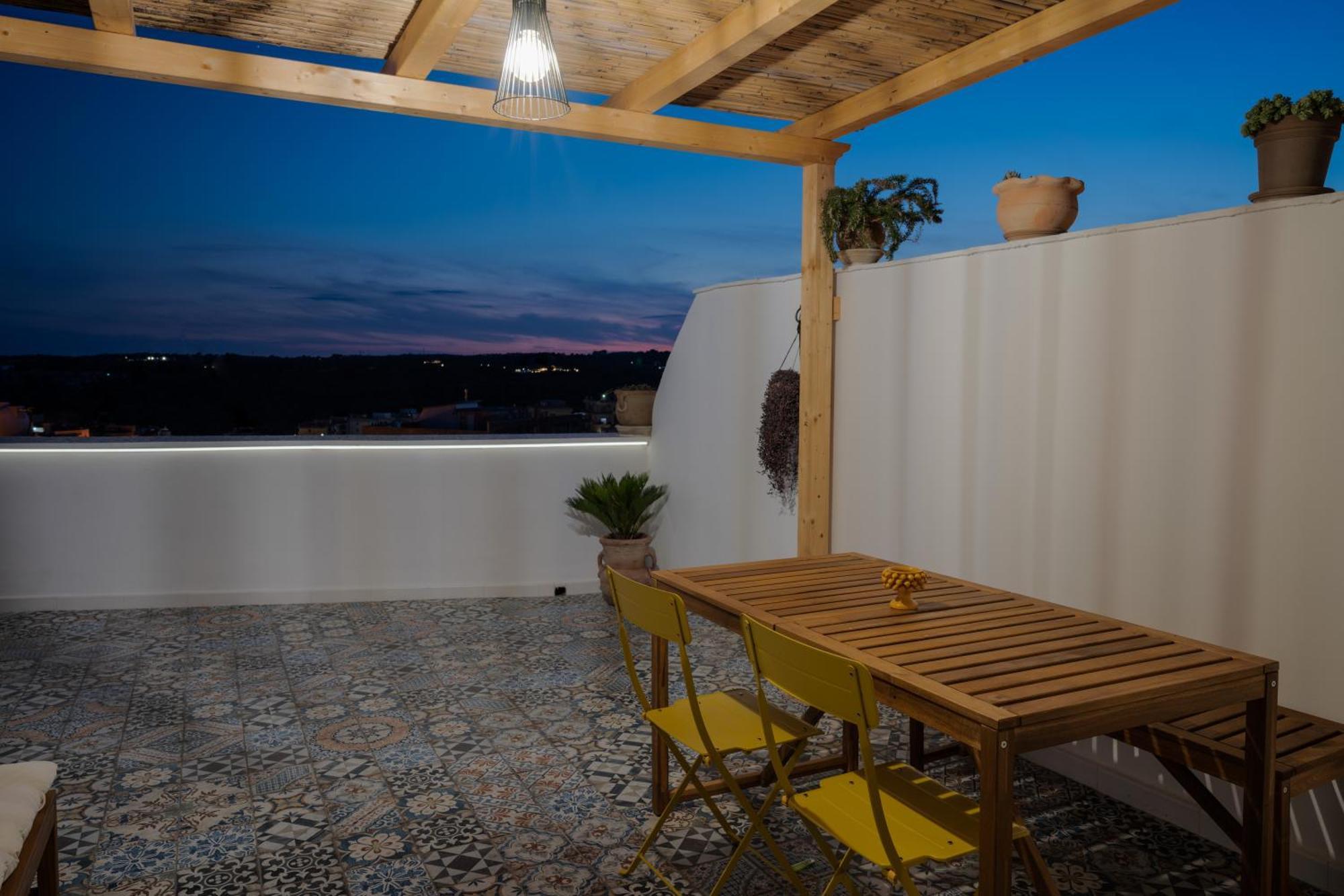 Apartamento Vico Larzio 6 "Terrazza Sul Vico" Noto Exterior foto